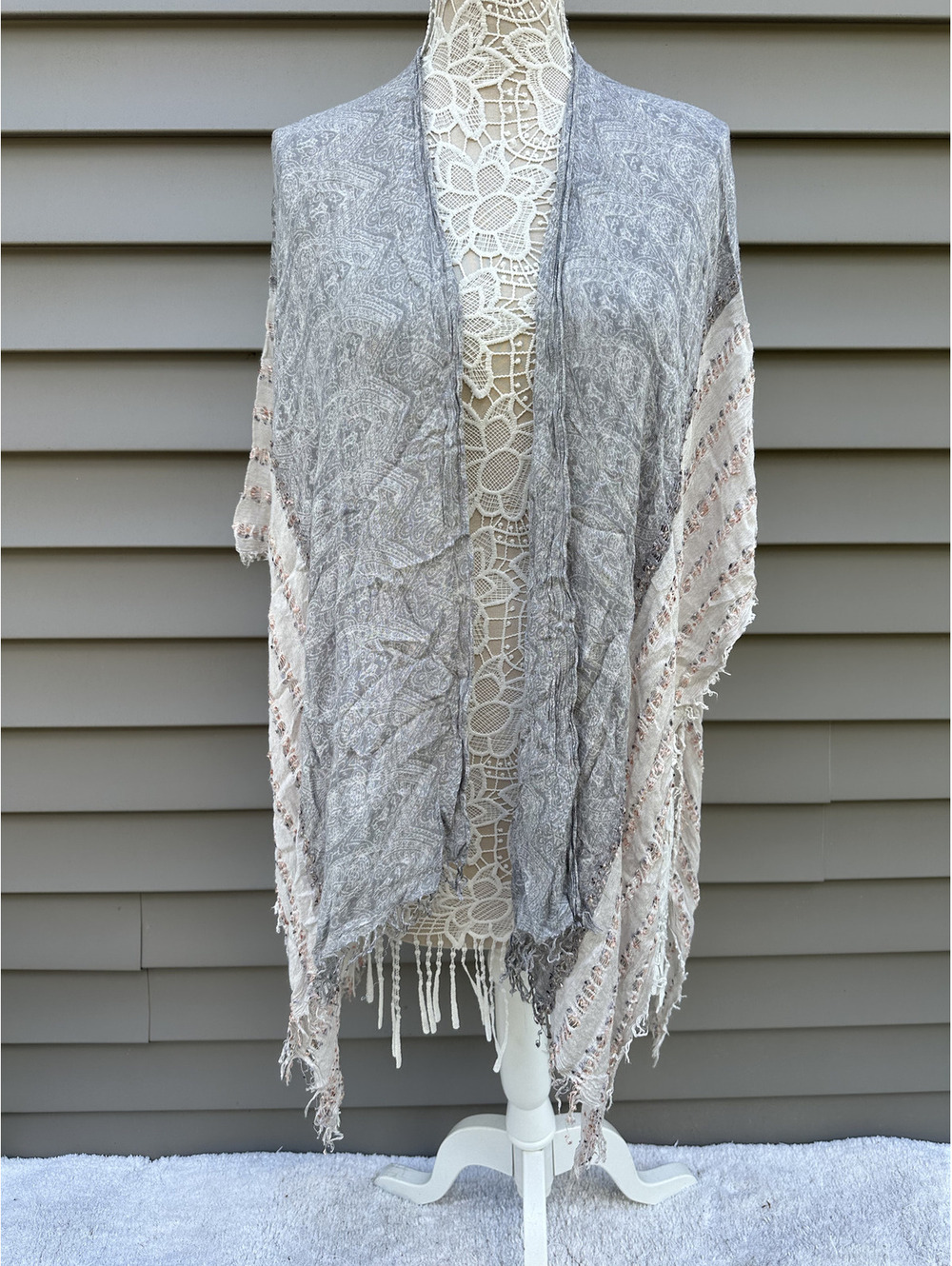 Maurices Boho Chic Open Front Kimono Wrap Gray Poncho